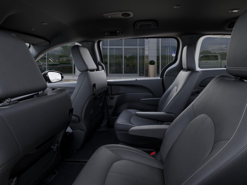 New 2026 Chrysler Pacifica SelectImage 49
