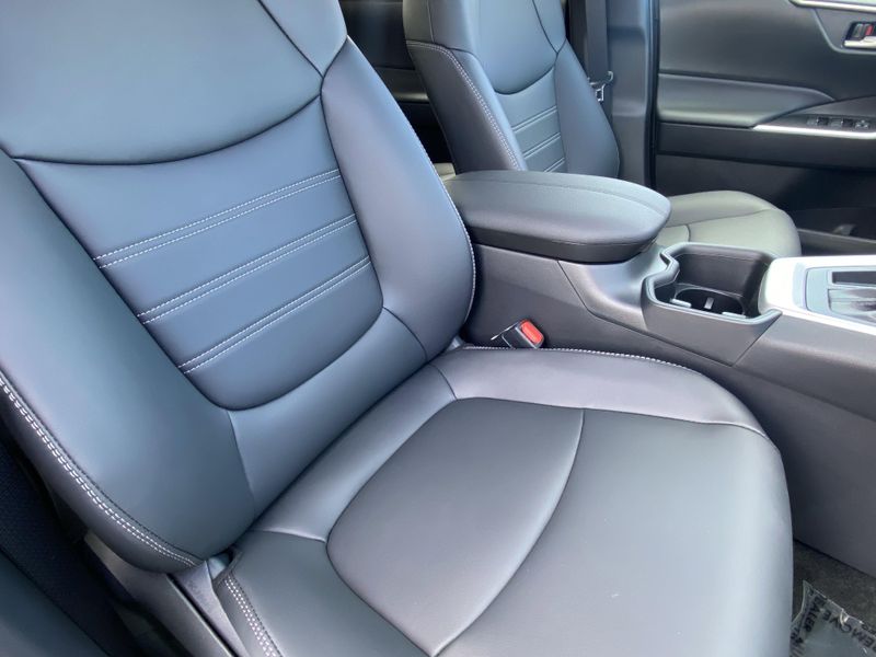 2025 Toyota RAV4 XLE PremiumImage 11