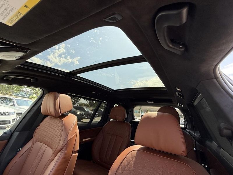 Used 2025 BMW X7 M60iImage 22