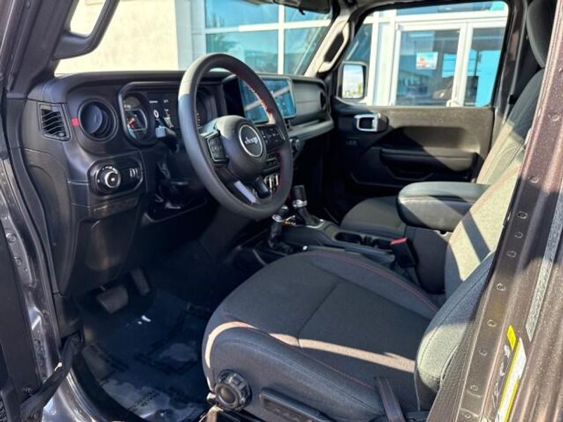 2024 Jeep Wrangler Rubicon photo 18