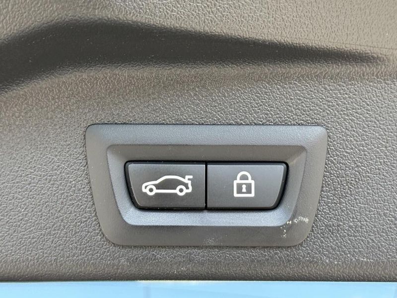 2022 BMW X5 xDrive45eImage 16