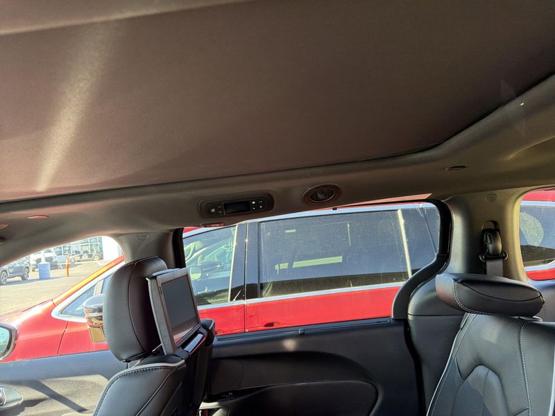 New 2026 Chrysler Pacifica LimitedImage 22