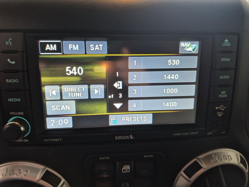 Used 2016 Jeep Wrangler Unlimited SaharaImage 27