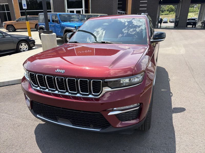 Used 2023 Jeep Grand Cherokee LimitedImage 3