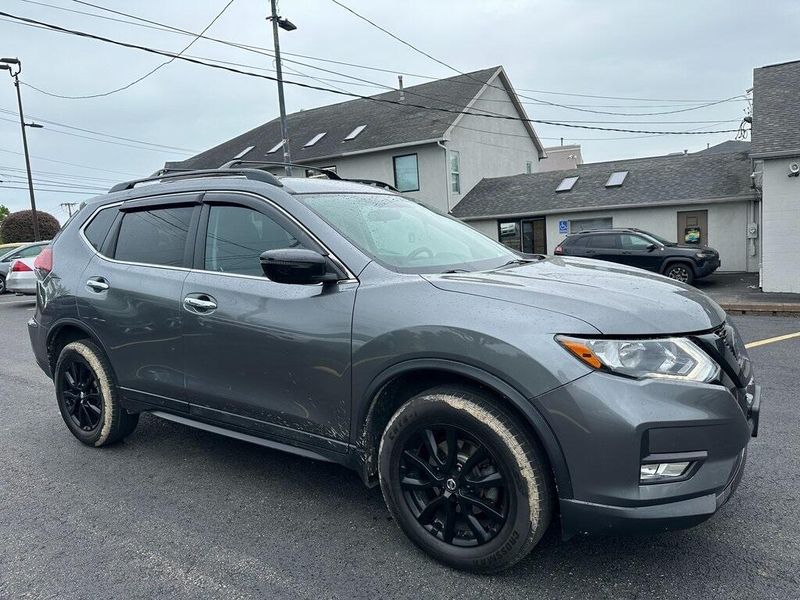 2018 Nissan Rogue SVImage 1