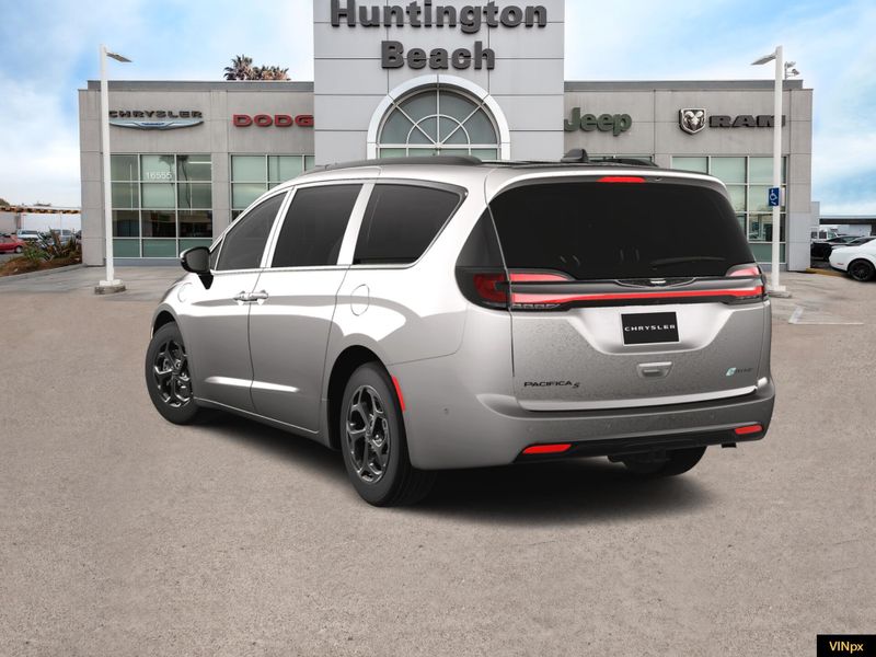 2025 Chrysler Pacifica Hybrid Select Premium SImage 5