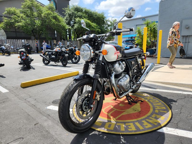 2024 Royal Enfield CONTINENTAL GT Image 8