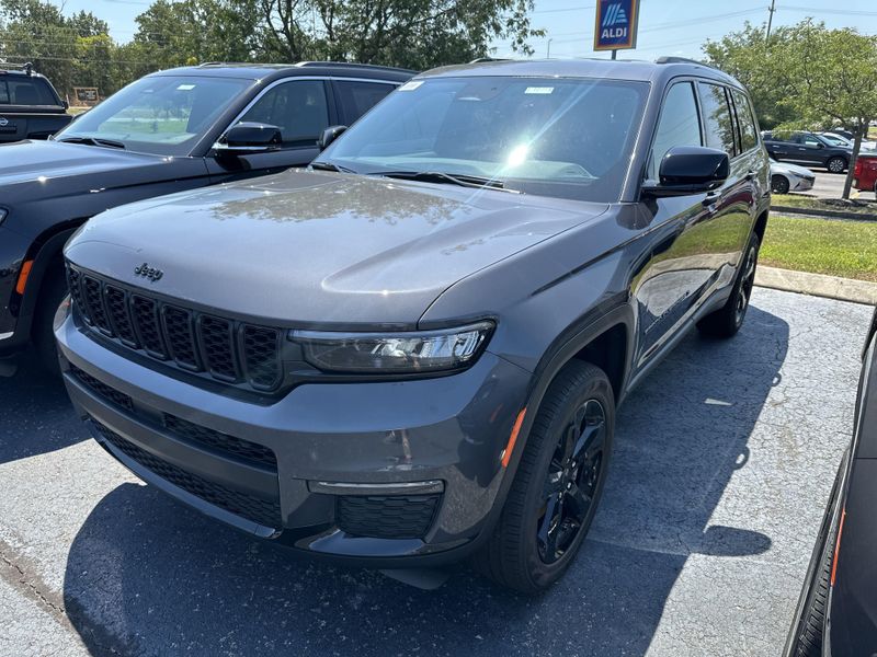 New 2025 Jeep Grand Cherokee L Limited 4x4Image 1