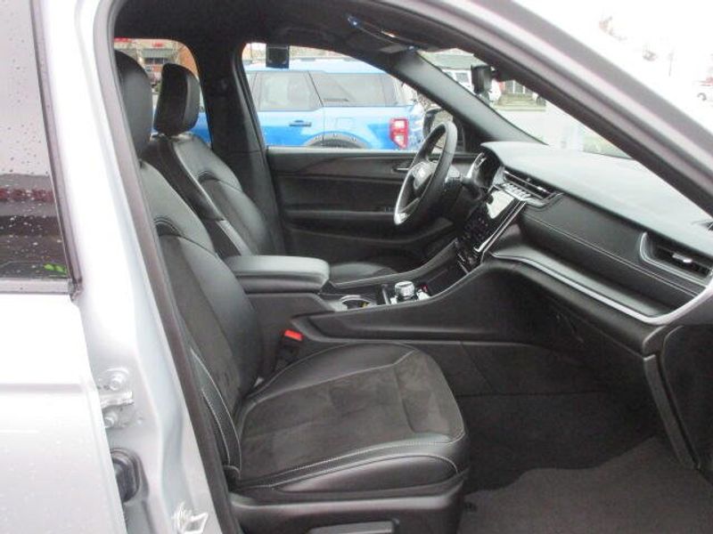 Used 2024 Jeep Grand Cherokee L AltitudeImage 23