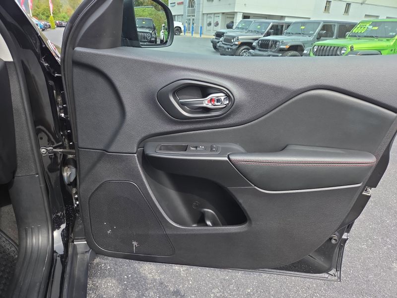 2022 Jeep Cherokee Trailhawk photo 17