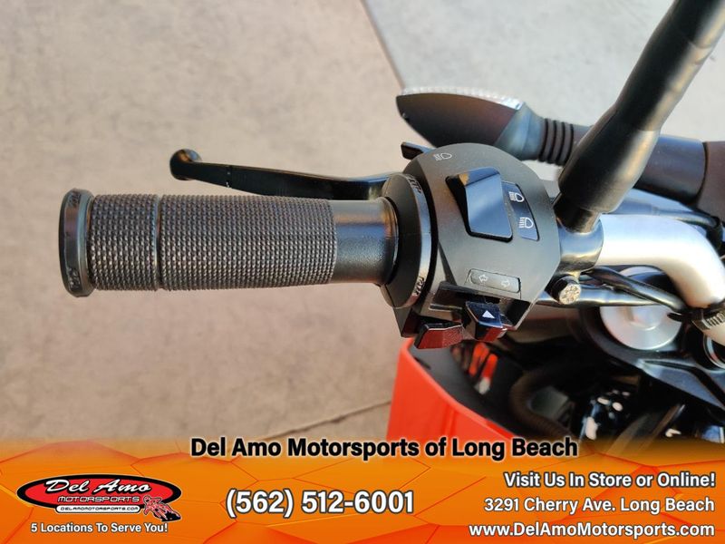 2023 KTM 200 DUKE  in a ORANGE exterior color. Del Amo Motorsports of Long Beach (562) 362-3160 delamomotorsports.com 