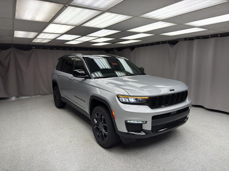 New 2025 Jeep Grand Cherokee L Limited 4x4Image 4