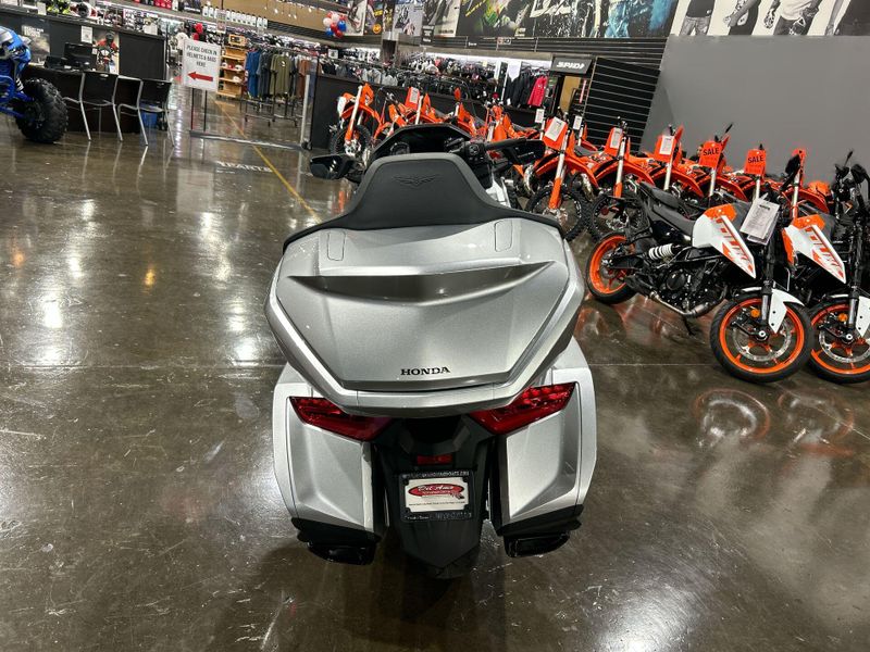 2025 Honda GOLDWING TOUR DCT Image 12