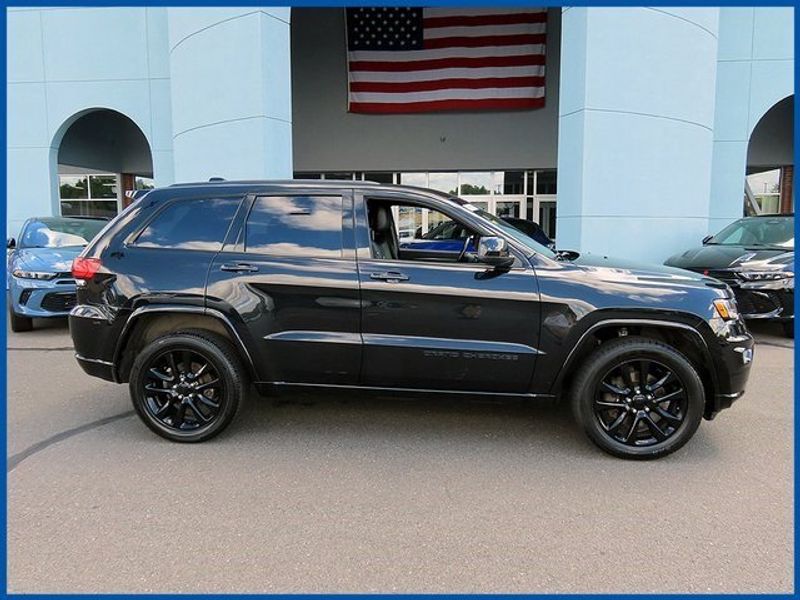 2021 Jeep Grand Cherokee Laredo XImage 2