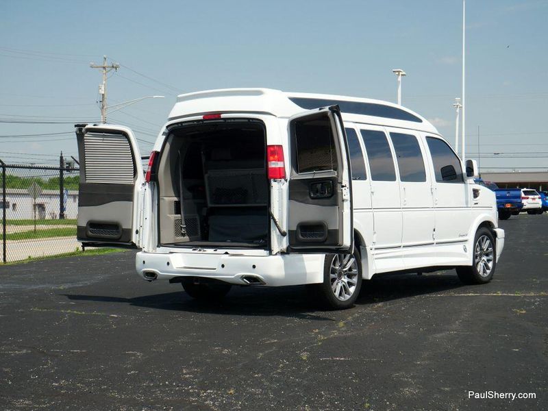 2022 GMC Savana Image 20
