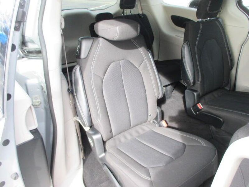 2022 Chrysler Voyager LXImage 26