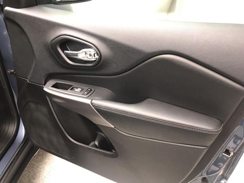 Used 2021 Jeep Cherokee LimitedImage 24