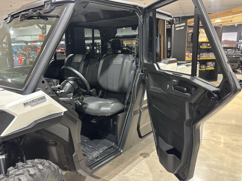 New 2027 Can-Am DEFENDER MAX LIMITED CAB HD11 Image 23