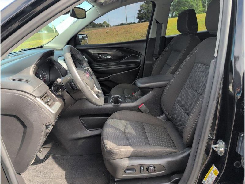 Used 2024 GMC Terrain SLEImage 10