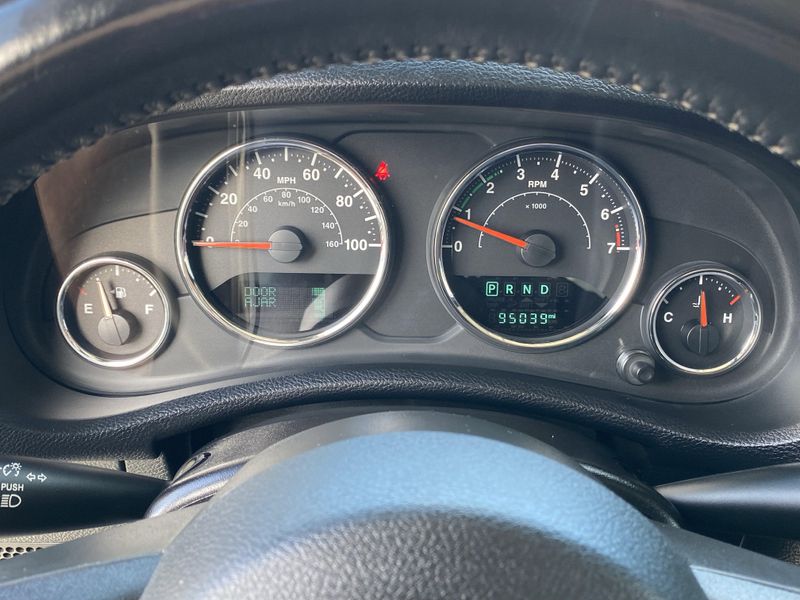 Used 2016 Jeep Wrangler Unlimited SaharaImage 28