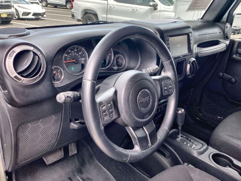 Used 2015 Jeep Wrangler Unlimited SportImage 11