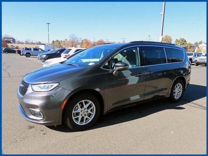 2022 Chrysler Pacifica Touring LImage 1