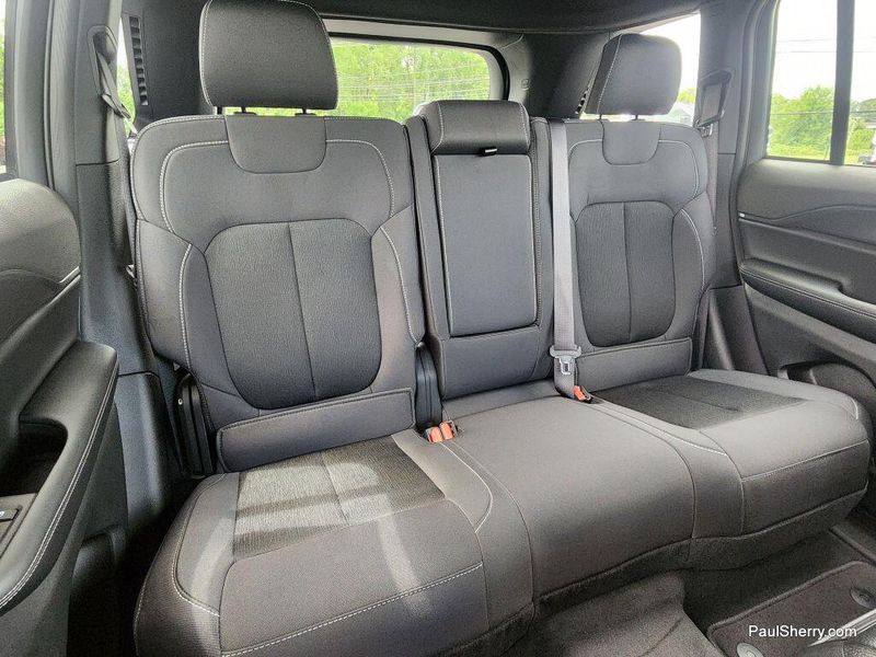New 2025 Jeep Grand Cherokee Laredo 4x2Image 4