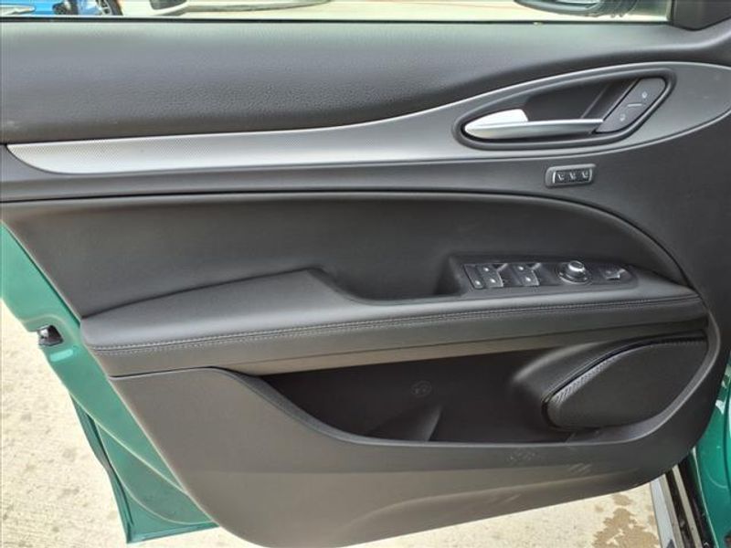 2025 Alfa Romeo Stelvio AwdImage 17