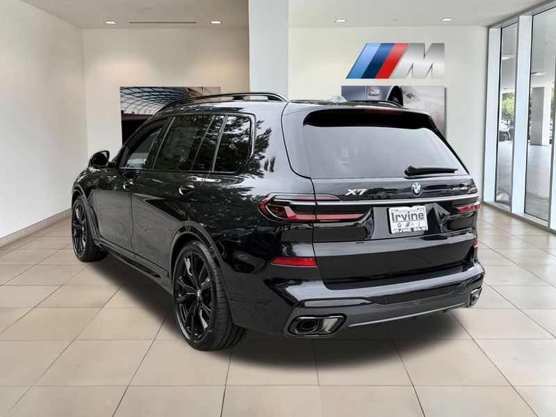 2026 BMW X7 xDrive40iImage 8