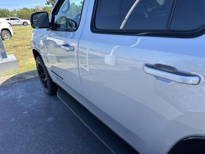 2023 Jeep Wagoneer Series CarbideImage 11