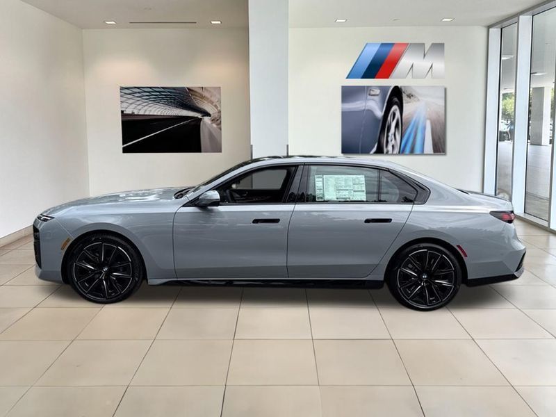 2025 BMW 7 Series 760i xDriveImage 9
