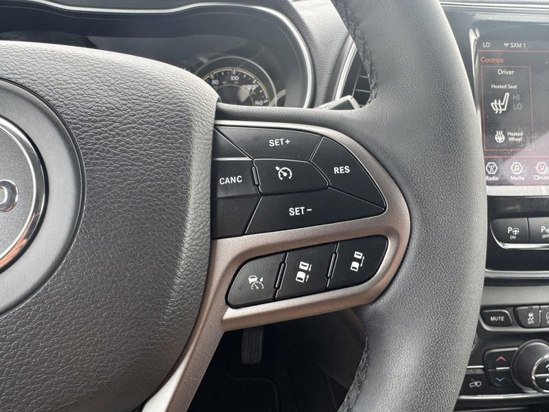 Used 2022 Jeep Cherokee LimitedImage 16