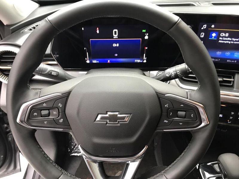 Used 2025 Chevrolet Trax ActivImage 11