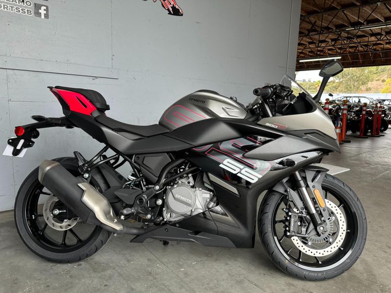 New 2025 CFMOTO 300SS Image 9