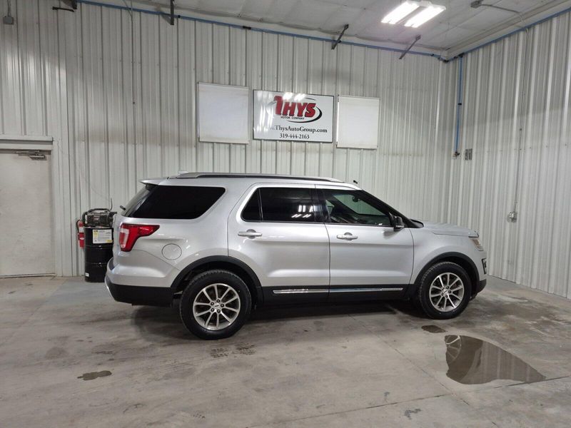 2016 Ford Explorer XLTImage 4