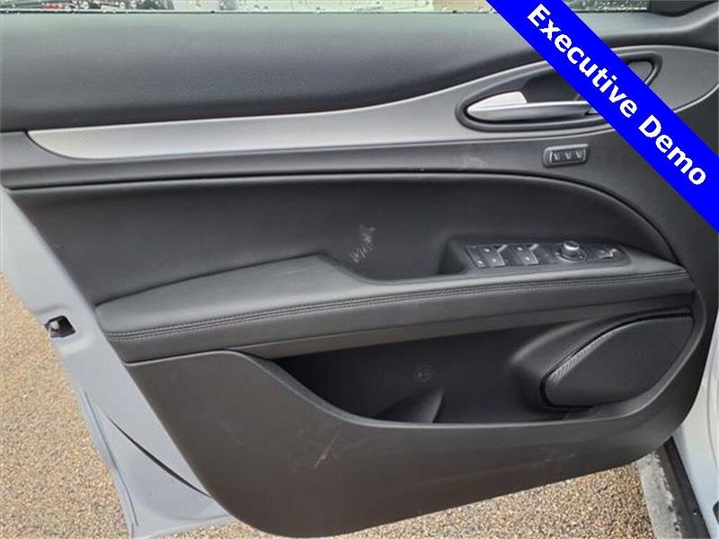 New 2025 Alfa Romeo Stelvio AwdImage 25