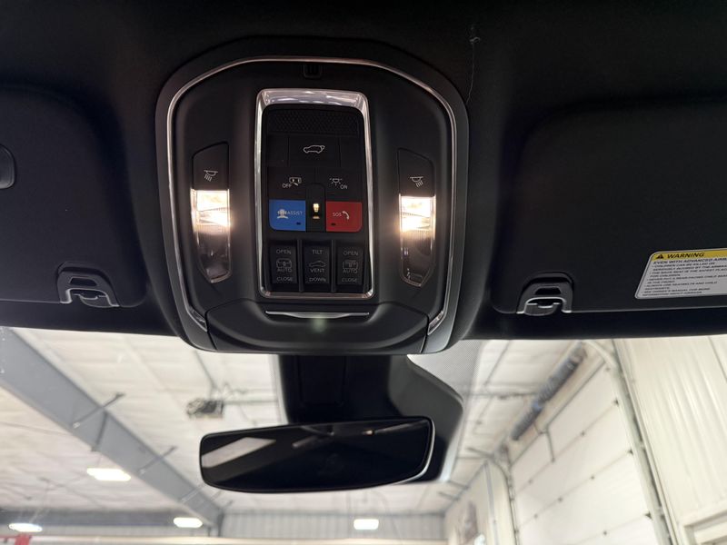 2026 Jeep Grand Wagoneer Limited Reserve 4x4Image 25