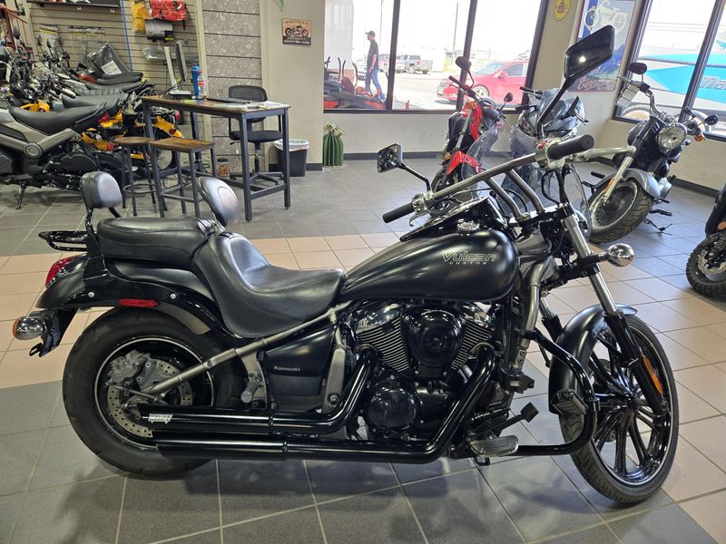 2010 Kawasaki VULCAN 900 CUSTOM BLACK Image 2