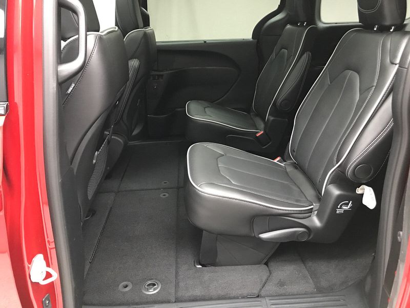 2025 Chrysler Pacifica Limited AwdImage 8