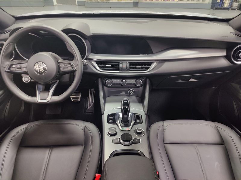 2024 Alfa Romeo Stelvio Ti AWD w/Sunroof/NavImage 23