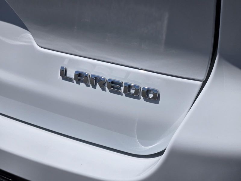 Used 2023 Jeep Grand Cherokee L Laredo 4x2