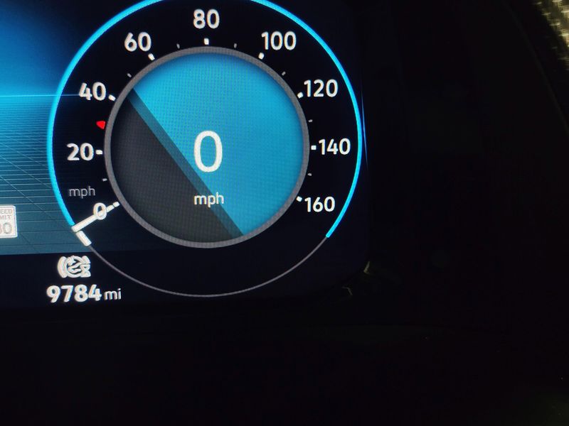 Used 2025 Volkswagen Atlas Cross Sport SEL AWD R-Line Black w/Sunroof/NavImage 34