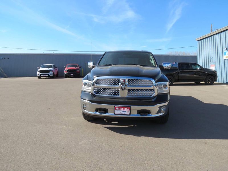 Used 2017 RAM 1500 Laramie 4x4 4dr Crew Cab 5.5 ft. SB PickupImage 4