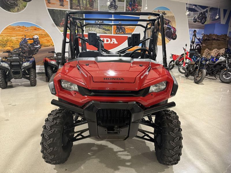 New 2025 Honda PIONEER 1000-6 DLX CREW Image 12
