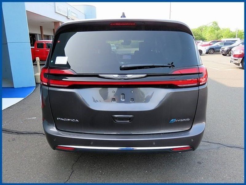 2023 Chrysler Pacifica Hybrid Touring LImage 6
