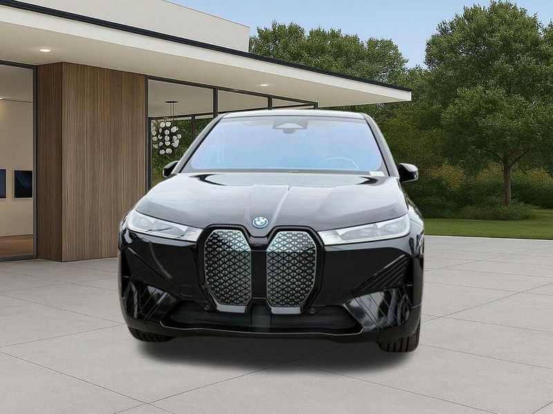 Used 2023 BMW iX xDrive50Image 3