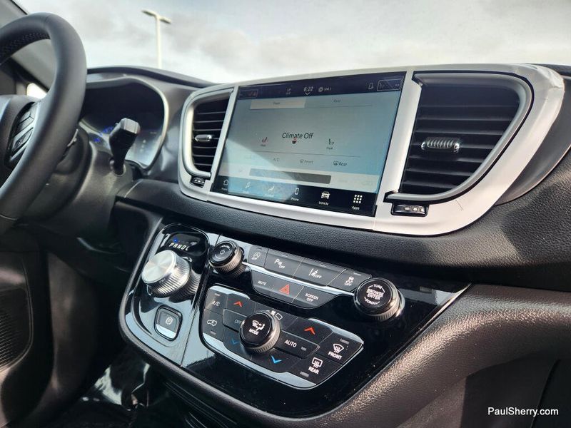 New 2026 Chrysler Voyager LX