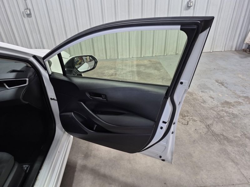 Used 2022 Toyota Corolla LEImage 9