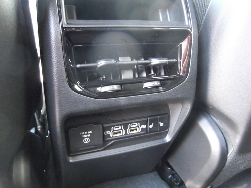2025 Jeep Grand Cherokee Limited photo 9