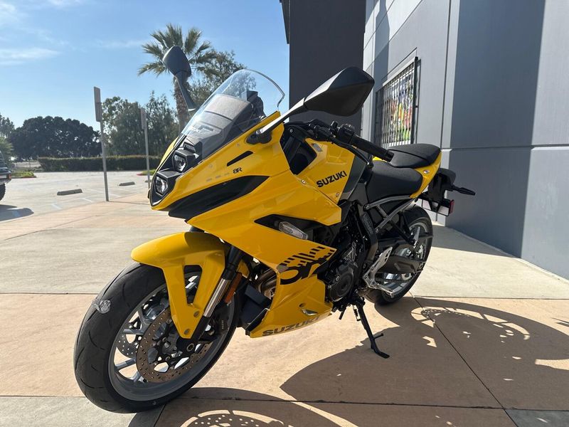 2025 Suzuki GSX-8R Image 10